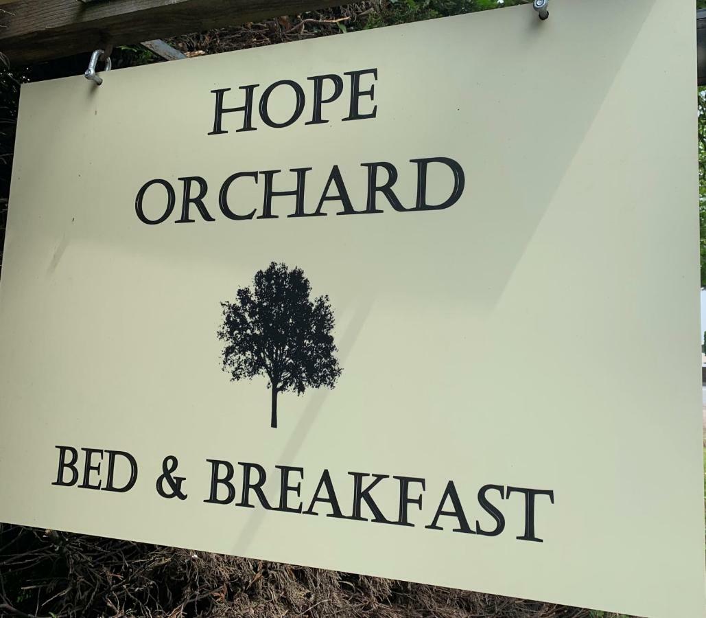Hope Orchard Bed & Breakfast Челтнъм Екстериор снимка